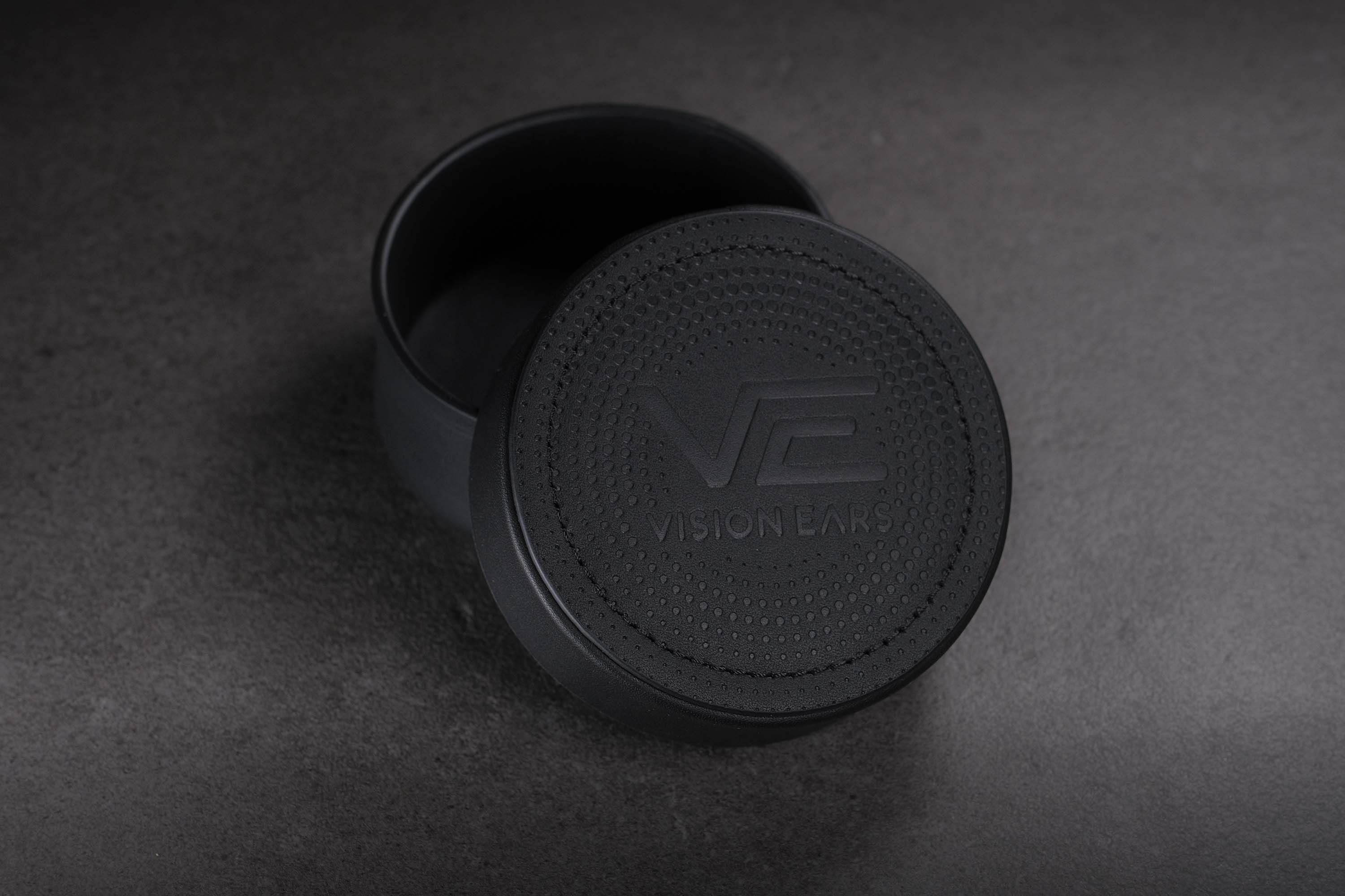 Image VE Round Case - Leder (Dot-Design - schwarz)